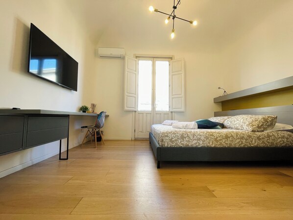 3 Schlafzimmer, Schreibtisch, Bügeleisen/Bügelbrett, Reisekinderbett