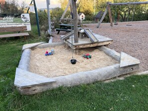 Children's area - Vacation apartment "SchöneZeit" - Cozy vacation apartment on the beautiful Edersee (Waldeck)