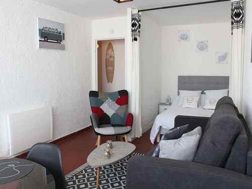 Beachfront Studio with Sea View in Port-la-Nouvelle – Sleeps 4