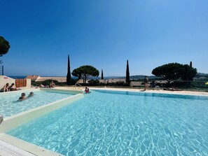 Outdoor pool - Cocoon facing Elephant beach and Eden beach, terrace, panoramic view (Sainte-Maxime)