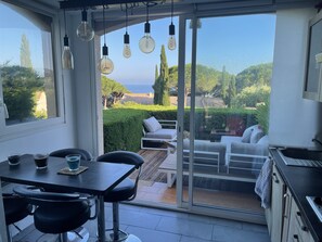 Interior - Cocoon facing Elephant beach and Eden beach, terrace, panoramic view (Sainte-Maxime)