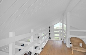 Relax in this airy loft-style room with a balcony and open-plan layout.