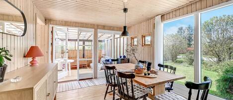 تناول الطعام