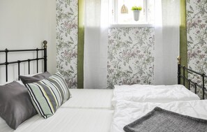 5 Schlafzimmer, Reisekinderbett