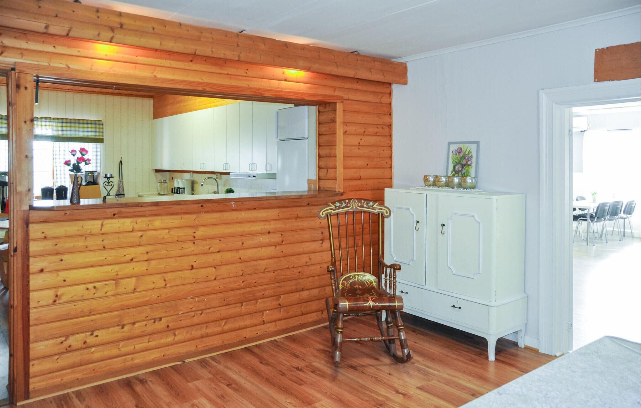 Refrigerador, parrilla de estufa, lavavajillas y cafetera y tetera 