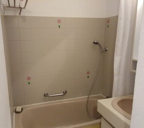 Badewanne, Haartrockner
