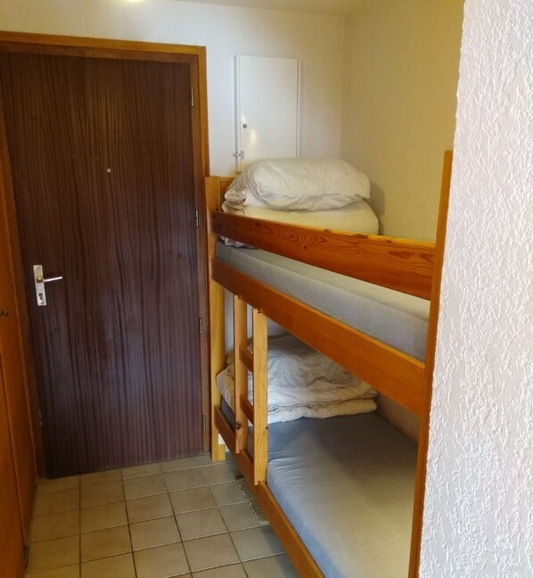 2 bedrooms