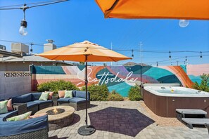Terrace/patio - Pink Palms! Heated Pool•Spa•8 Min Old Town (Scottsdale)