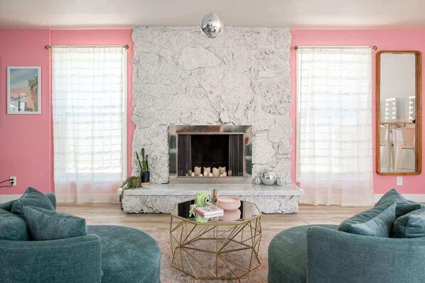 Interior - Pink Palms! Heated Pool•Spa•8 Min Old Town (Scottsdale)