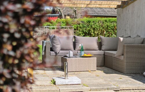 Cozy home in Aakirkeby with WiFi