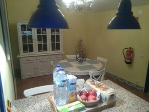 Dining - Dona Maria Guest House- Your real spiritual retreat. (Azambuja)