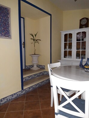 Dining - Dona Maria Guest House- Your real spiritual retreat. (Azambuja)