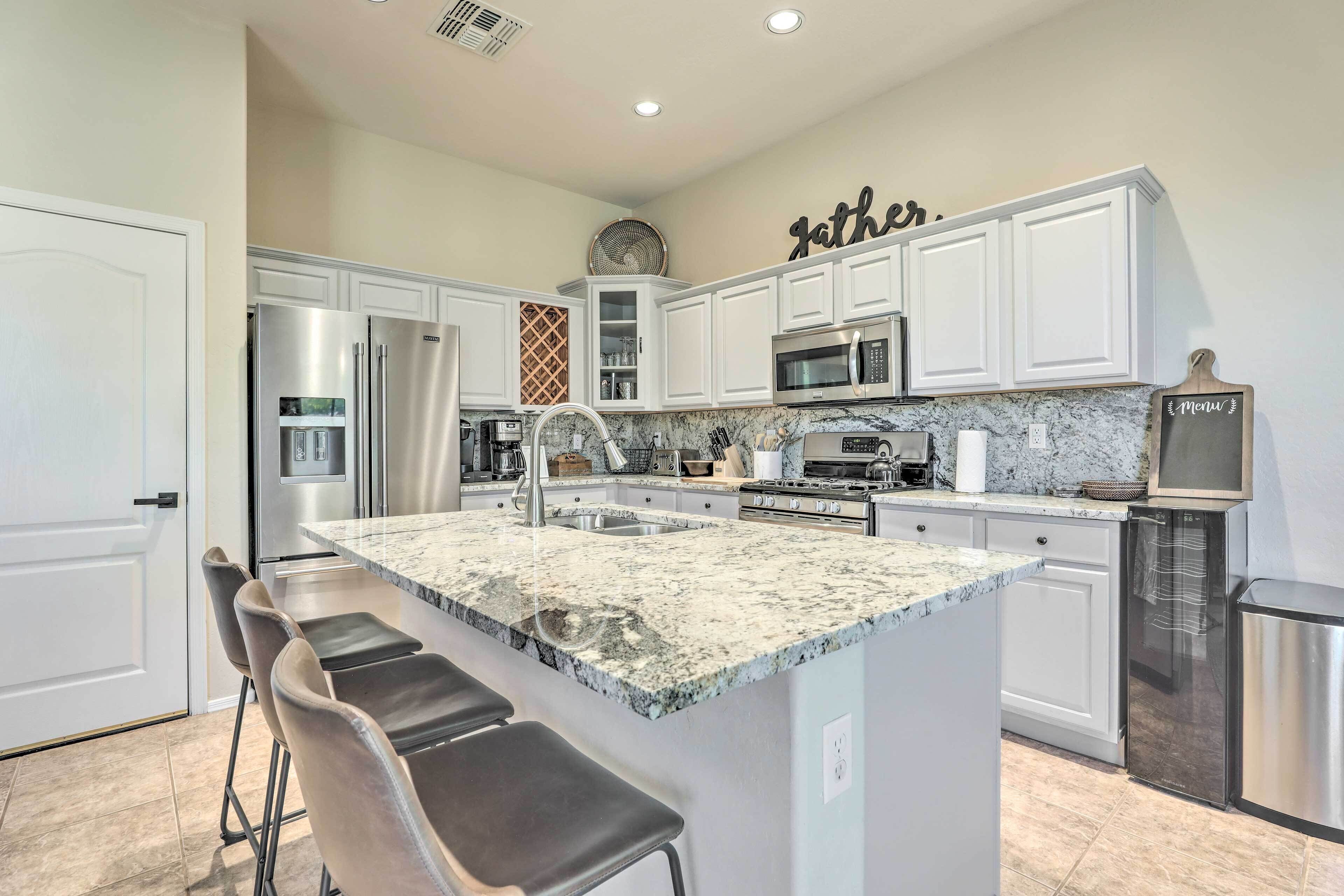 Fridge, microwave, stovetop, dishwasher