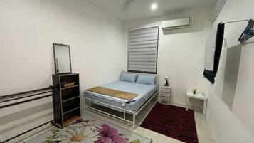 3 bedrooms, iron/ironing board, free WiFi, wheelchair access