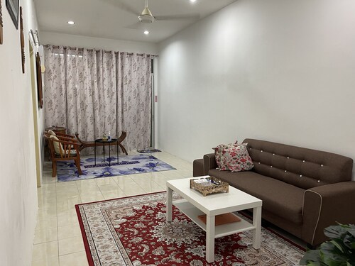 Cozy 3 Bedroom House | Rose Homestay