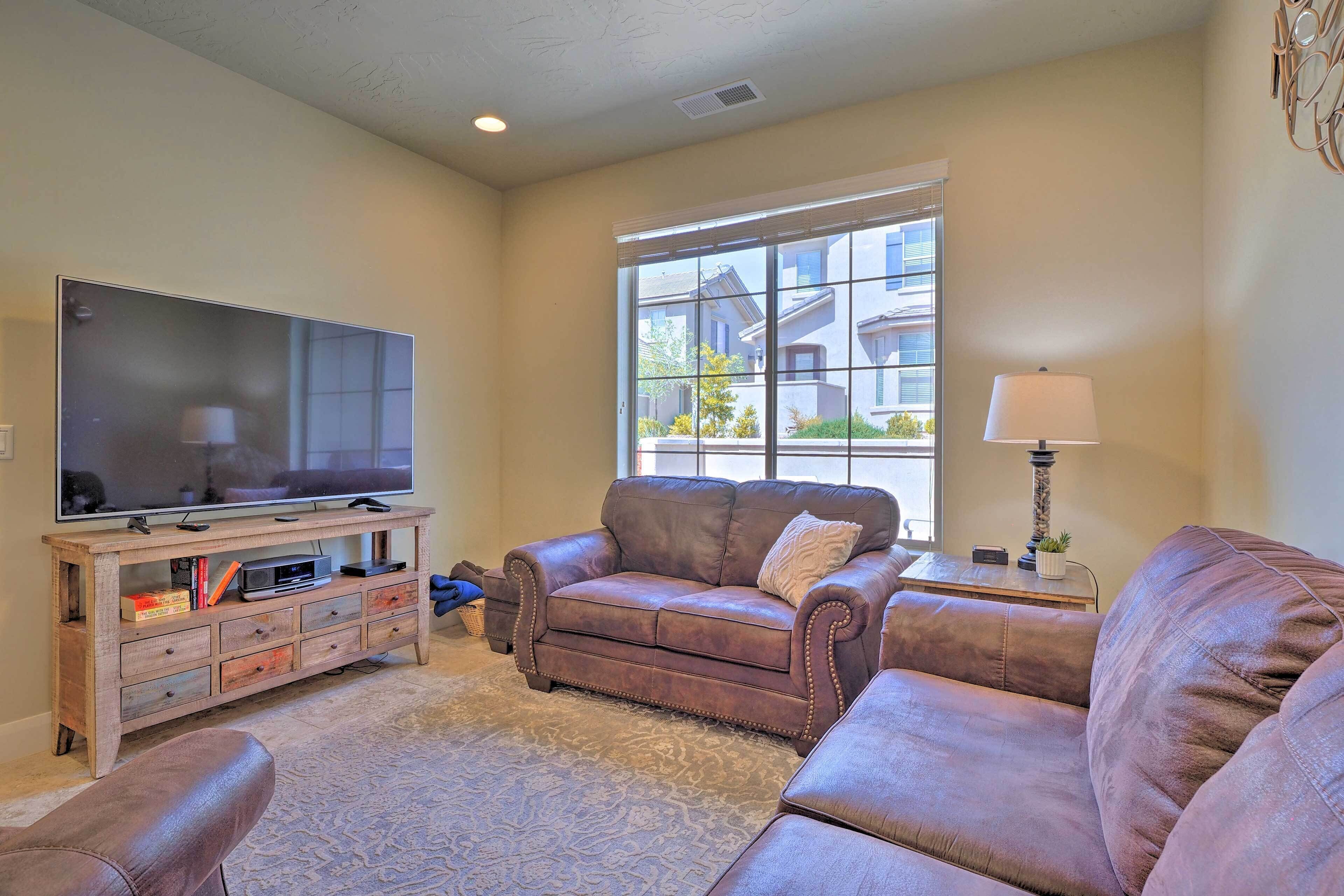 'Blue Sky Get-a-Way' Townhome w/ Patio, Grill