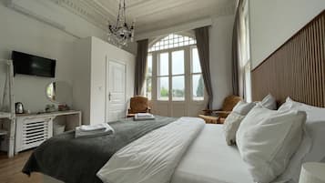 Cubrecamas, minibar, tabla de planchar con plancha y wifi gratis