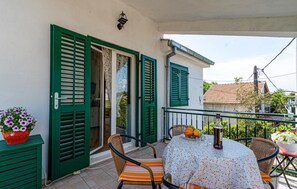 Outdoor dining - Lovely apartment in Osobljava with WiFi (Osobljava)