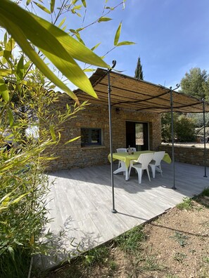 Outdoor dining - Charming stone house in the heart of an olive grove (Le Beausset)