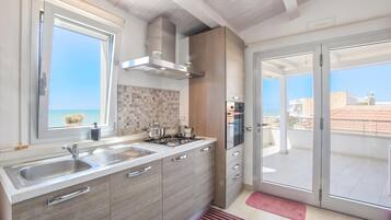 Frigorifero, piano cottura