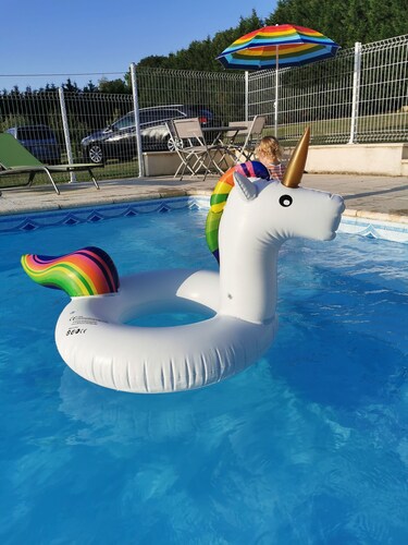 Gite all comforts, completely one level, heated swimming pool, large garden.