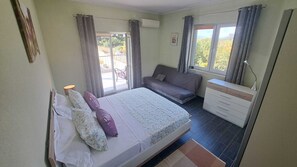 6 slaapkamers, een bureau, een strijkplank/strijkijzer, gratis wifi