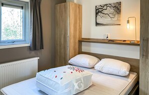 2 bedrooms, travel cot, free WiFi - Amazing home in Oosterwolde with WiFi (Oosterwolde)