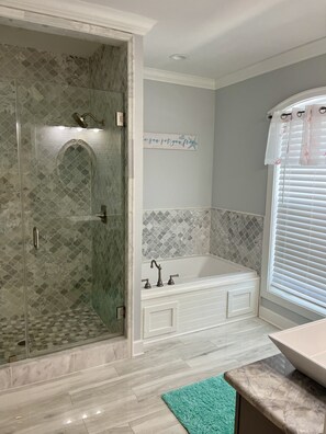 Shower, hair dryer, towels