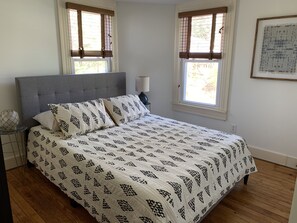 3 bedrooms, desk, travel cot, WiFi