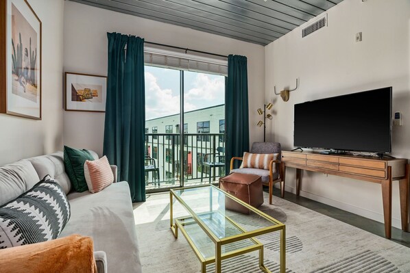 智能电视、壁炉、乒乓球、立体声音响