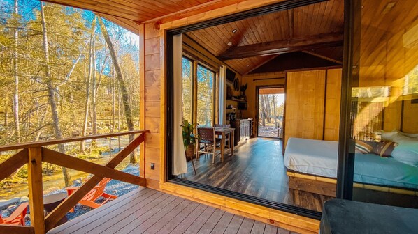 1 bedroom, bed sheets