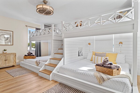 5 bedrooms, desk, iron/ironing board, travel crib