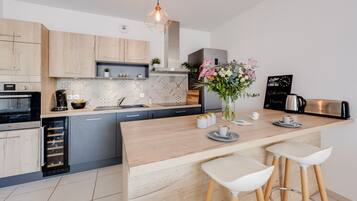 Fridge, microwave, oven, dishwasher