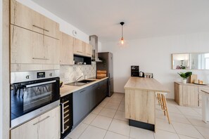 Fridge, microwave, oven, dishwasher