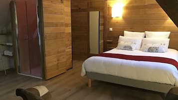 Décor unique, bureau, espace de travail pour ordinateurs portables
