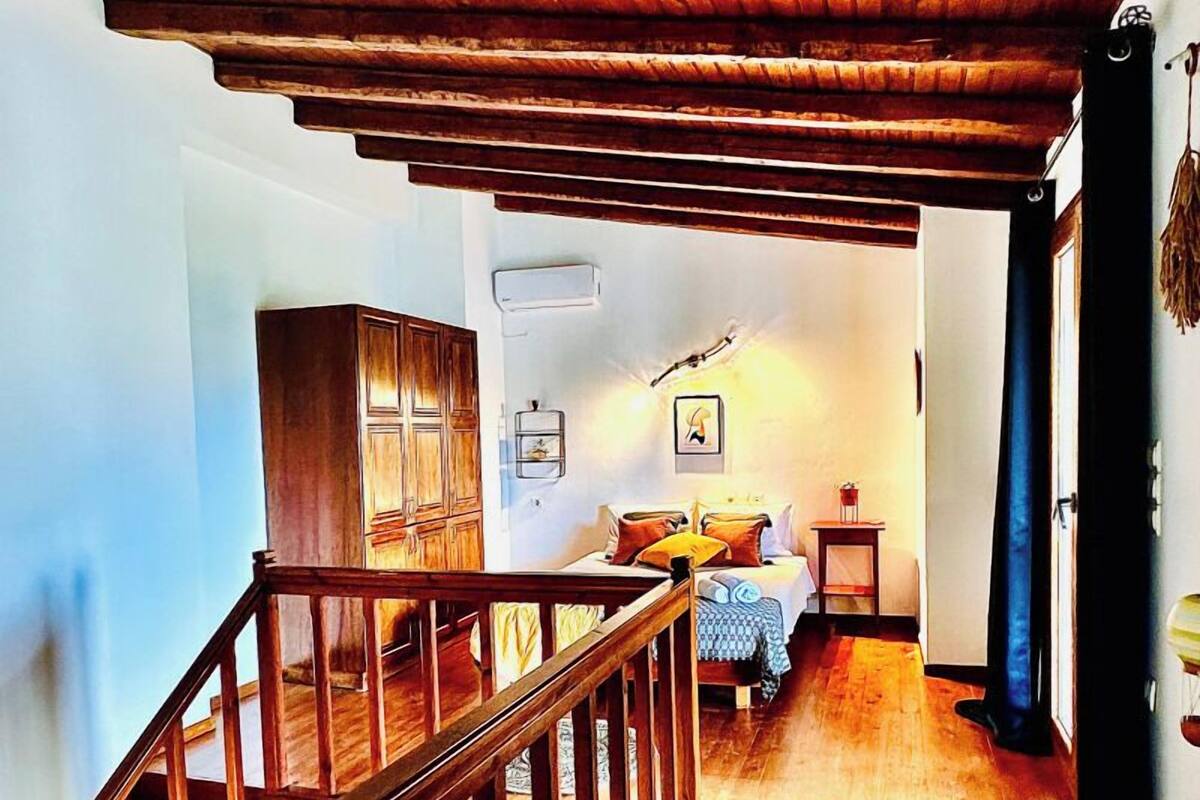 Vila Tradisional | Meja kerja, tirai kedap cahaya, dan setrika/meja setrika