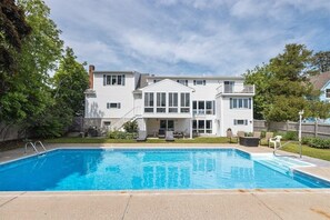 A two-story house with a swimming pool in the backyard. - Stunning Beach House with an in-ground pool! (Wells)