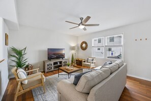 Smart TV - Driftwood - a Beautiful 3 Bedroom, 2.5 Bath Townhome in the Heart of OCMD! (Ocean City)