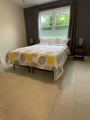 2 bedrooms, desk, travel cot, free WiFi