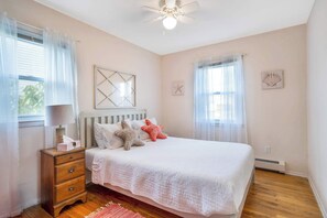 3 室のベッドルーム、デスク、アイロン / アイロン台、WiFi