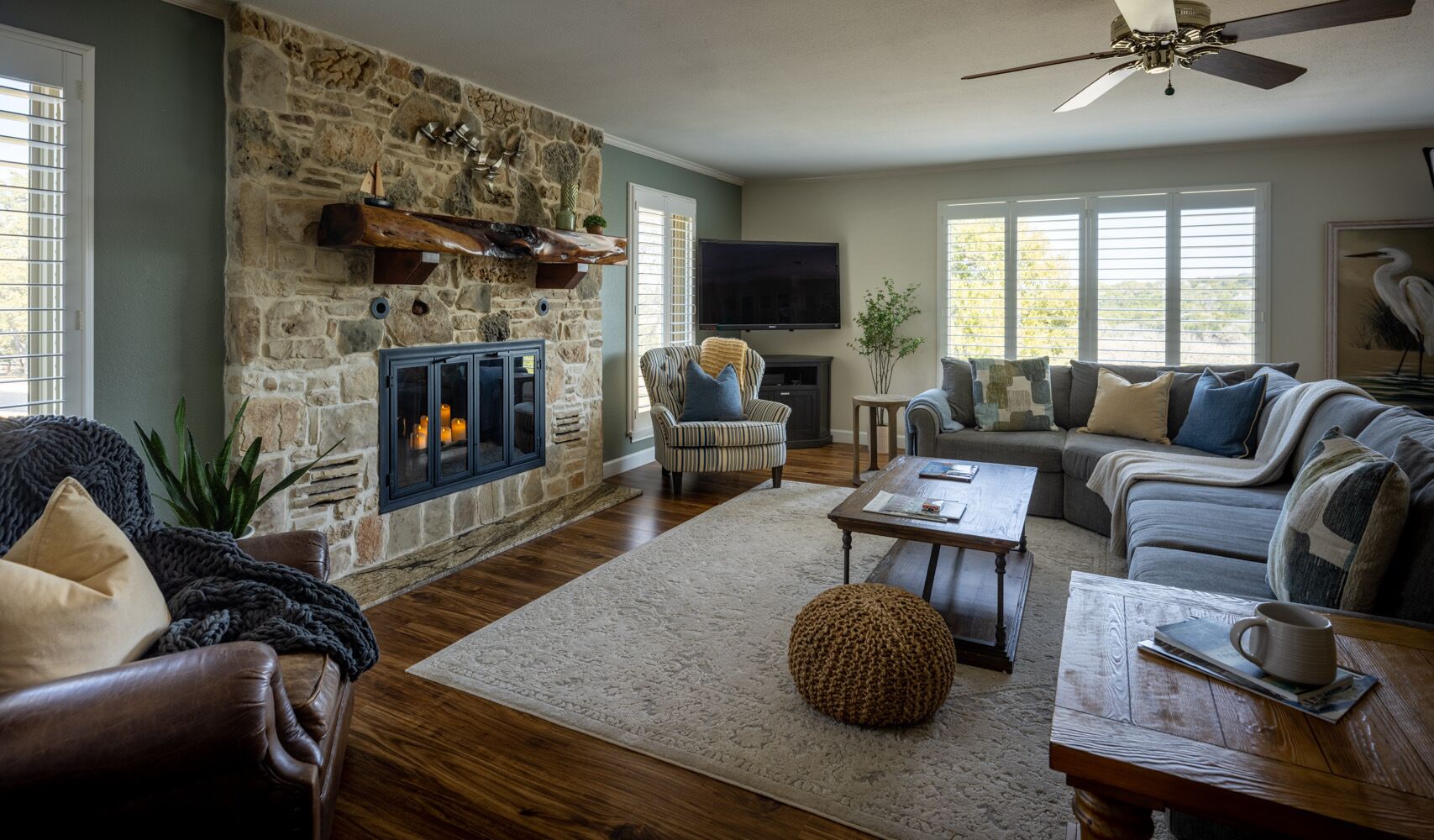 Smart TV, fireplace, foosball, books