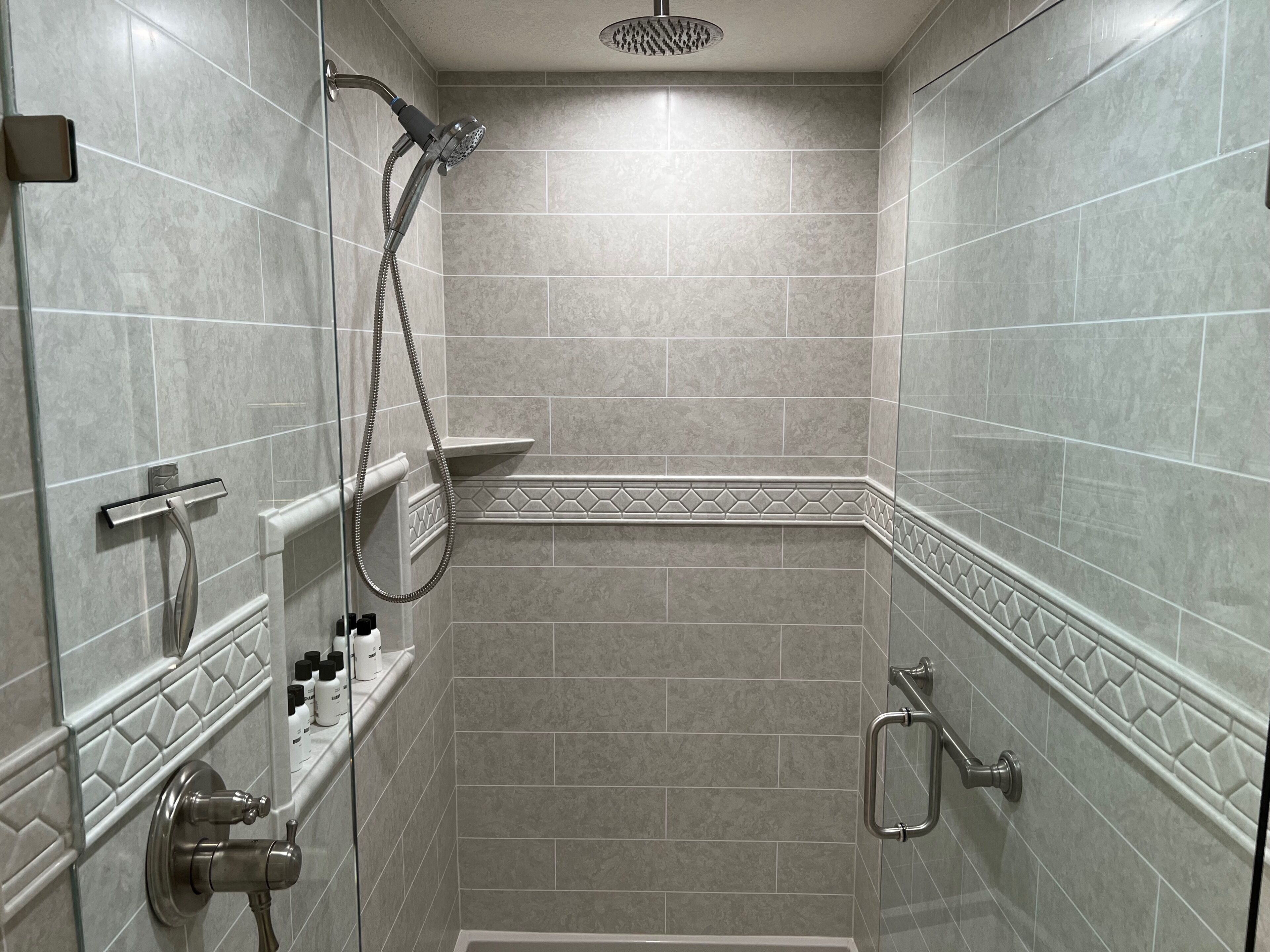 Combined shower/tub, hair dryer, towels, soap