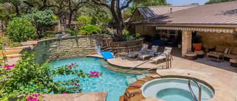 Een verwarmd zwembad