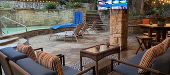 Your Own High-End Resort. 1-Story, Saltwater Pool, Shaded HotTub, BigBeds GameRm
