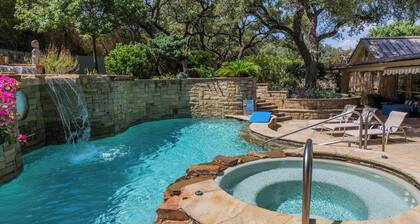High-End Resort. 1-Story, Heated Pool, Boat Ramp, Big Beds, Game Room, Fire Pit