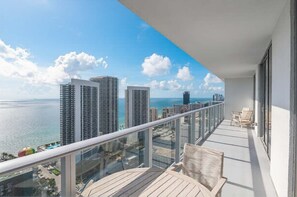 Property grounds - Modern Penthouse with Unbeatable Ocean View (Hollywood)