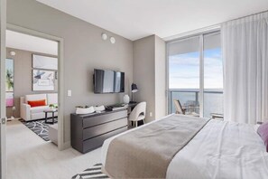2 bedrooms, desk, iron/ironing board, WiFi - Modern Penthouse with Unbeatable Ocean View (Hollywood)