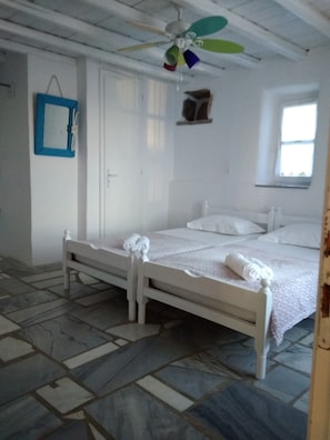 8 bedrooms, WiFi - NikoRamaVilla  Swimming pool and BBQ with sea and mountains view (PAROS)