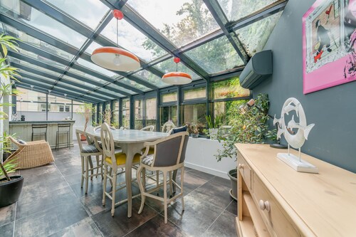 Exceptional residence in wooded grounds with swimming pool