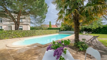 Piscina all'aperto, una piscina riscaldata